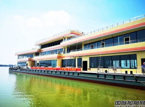 亚光科技建造长江精品旅游航线趸船“红巷趸1”轮顺利下水